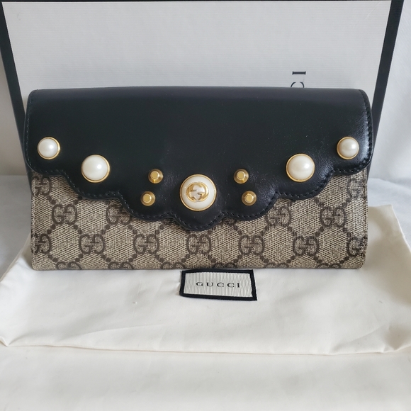 Gucci Handbags - ✨️GUCCI Pearl Studded Supreme Wallet